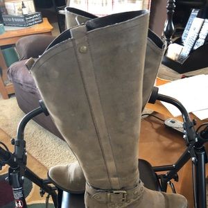 Brown boots size 9 vintage below knee